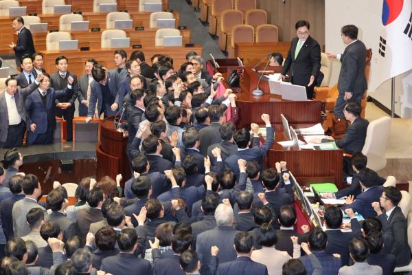 與, 한덕수 탄핵에 권한쟁의심판청구·효력정지가처분 신청