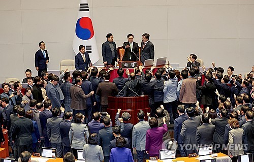 외신, 韓권한대행 탄핵 가결에 "정치 위기·경제 불확실성 심화"(종합)