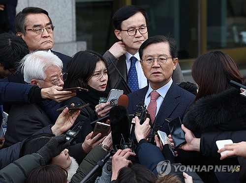 尹변호인 "공수처 내란죄 수사권 문제 선결돼야"…불출석 시사