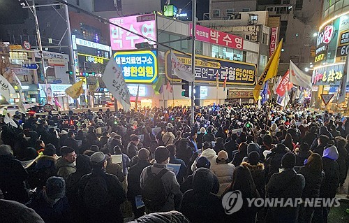 박수영 의원 부산 사무실 앞 수천명 모여 8시간 시위(종합2보)