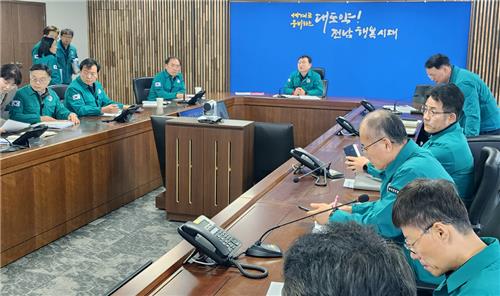 무안공항에 여객기 사고 임시안치소 설치…현재 94명 시신 안치