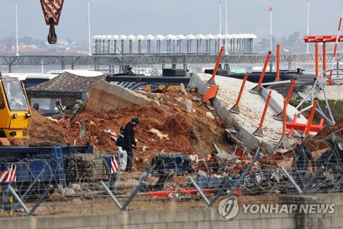 [제주항공 참사] 작년에 교체된 대형 참사 부른 '콘크리트 구조물'