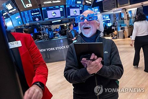 [2보] 뉴욕증시 2024년 마지막날 약세 마감…S&P500 年 23%↑