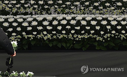 제주항공 참사 추모 속 경남 곶감축제 축소·연기 개최