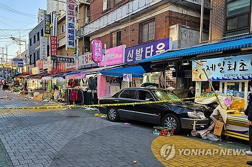 '전통시장 차 돌진' 수사 경찰, "운전자 치매진단" 진술 확보