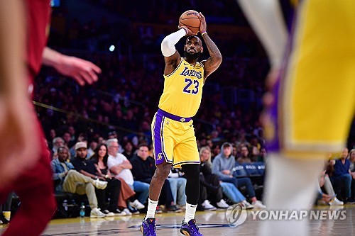 10대에도, 40대에도 출전…NBA '킹' 제임스, 사상 첫 진기록