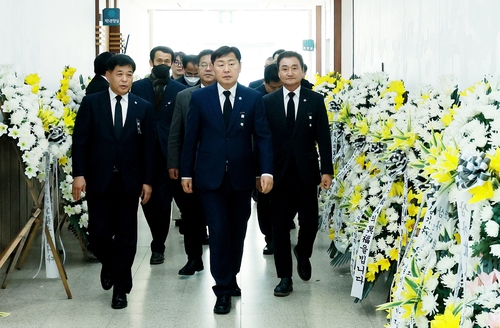 김관영, 제주항공 참사 전북 희생자 빈소 방문…"안전관리 강화"