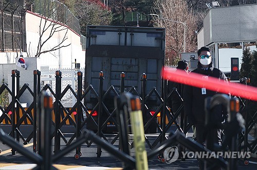 윤대통령 체포영장 발부 사흘째…집행 고심 거듭하는 공수처