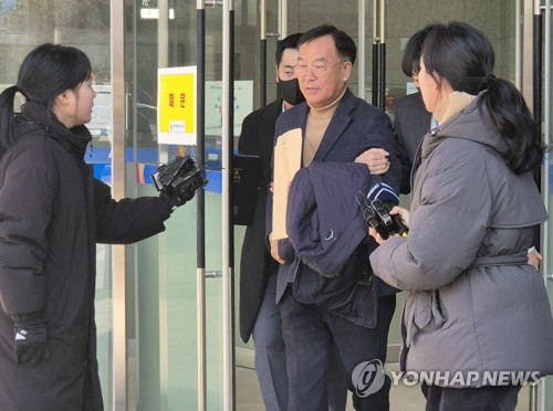 '비위 혐의' 김진하 강원 양양군수 구속…"증거인멸 우려"