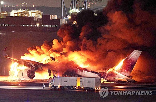 日항공기 충돌 1년…"기적의 탈출은 냉정한 대응·우연 덕분"