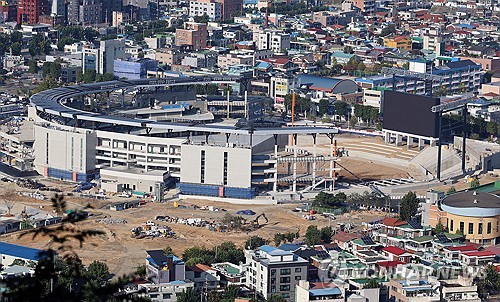 합쳐서 13년간 쌓인 한…가을야구 동반 도전하는 롯데·한화