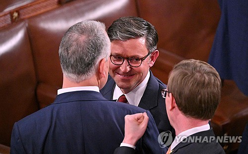 美 하원의장에 공화 존슨 재선출…트럼프 "美, 더 위대해진다"(종합)