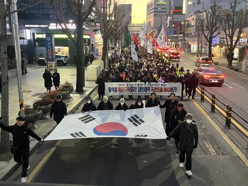 탄핵을 향한 광주 시민들의 발걸음…"尹 즉각 체포하라"