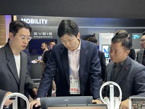 롯데 신유열, 'CES 2025' 참석할 듯…미래성장동력 발굴 집중