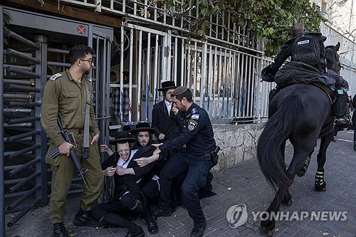 이스라엘, 초정통파 유대교도 첫 징집…"별도 부대로 운용"