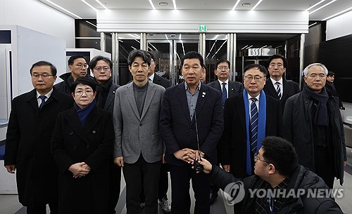 野의원 "경찰, '尹체포 일임' 공수처 공문 법적결함 있다 판단"