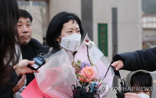 친부살해 무기수 재심 '무죄'…김신혜 "이렇게 오래 걸릴일인가"(종합2보)