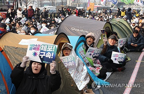 관저 앞 3박4일 탄핵집회 마무리…반대쪽선 "尹,여러분께 감사"(종합2보)