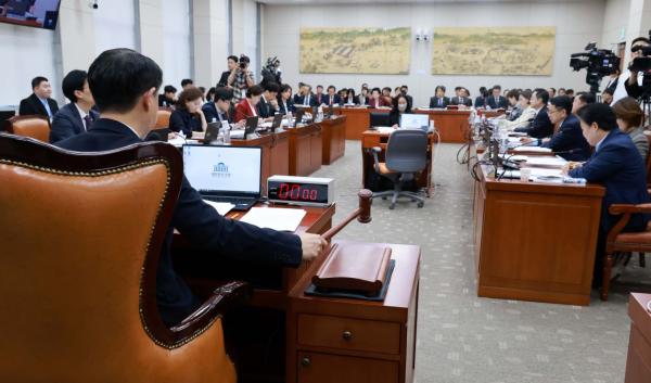 국회 교육위, 17일 AI 교과서 청문회…이주호 딸 증인 채택 보류