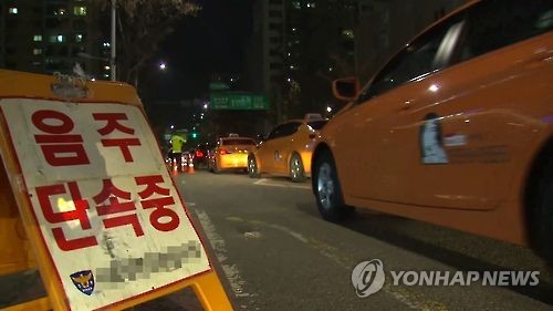 속초서 음주운전 차량 아파트 인근 인도로 돌진…인명피해 없어