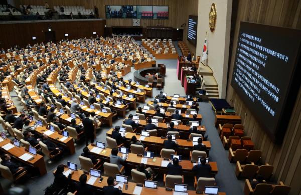 '제주항공 여객기 참사' 특위 구성·1인 1개 생계비 계좌 허용, 국회 본회의 통과