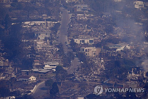 LA 산불 나흘째 서울시 ¼ 크기 면적 태워…88조원 손실 추정