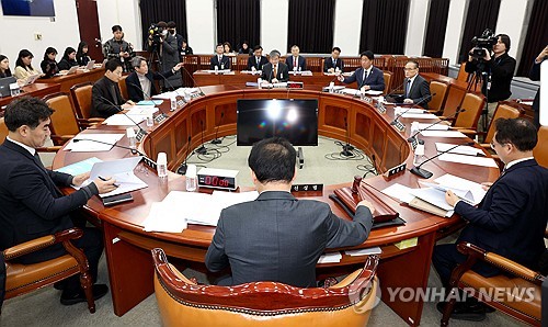 국정원 "트럼프, 김정은과 대화 가능성…핵동결 스몰딜도 가능"