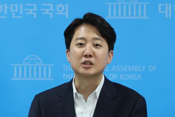 이준석 "민주, 가짜 파출소 철거하라…온라인상 계엄령"