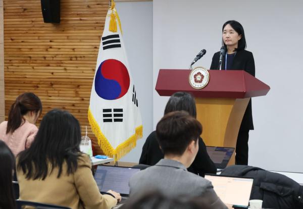 헌재 "수사기록 송부, 법적 문제 없어…朴 탄핵 때도 이의 기각"