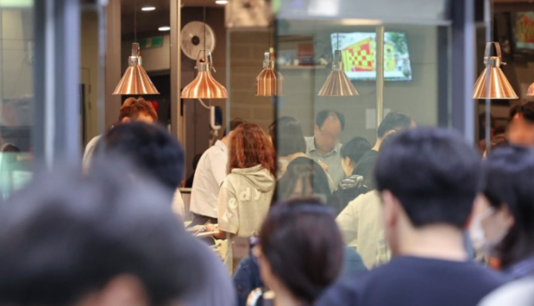 칼국수에 치킨, 편의점 도시락까지 다 올랐다…커지는 '런치플레이션 곡소리'