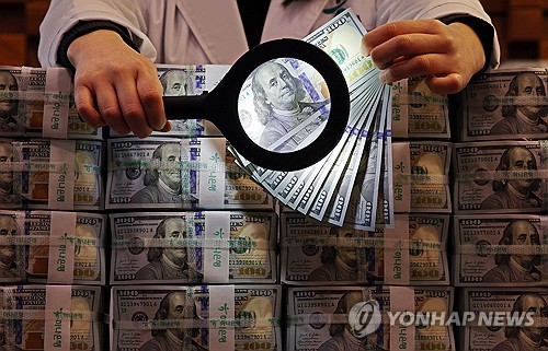 환율, 美 점진적 관세 인상 가능성에 7.6원 하락…1,463.2원