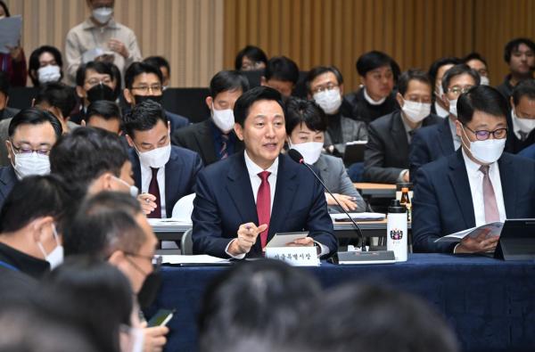 오세훈, 노인 무임승차 버스 연계에 "적자 우려… 할인 프로그램 생각 중"