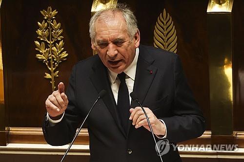 佛 새 총리 "연금 개혁안 재논의…국익 위해 초당적 협력"