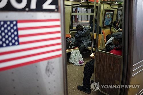 뉴욕시 지하철 치안 강화…심야 모든 열차에 경찰관 배치