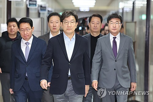 권성동 "공수처·경찰, 영장집행 당장 중단하라"