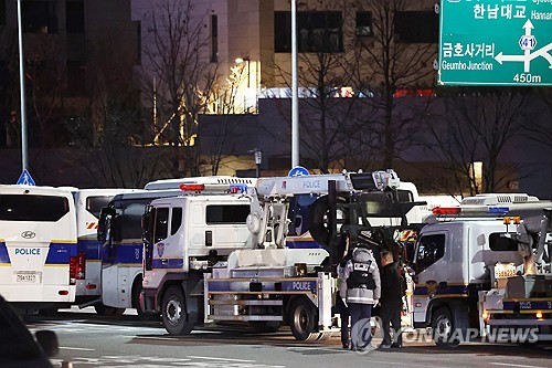 박찬대 "공수처·경찰, 물러서지 말고 반드시 오늘 尹 체포하라"