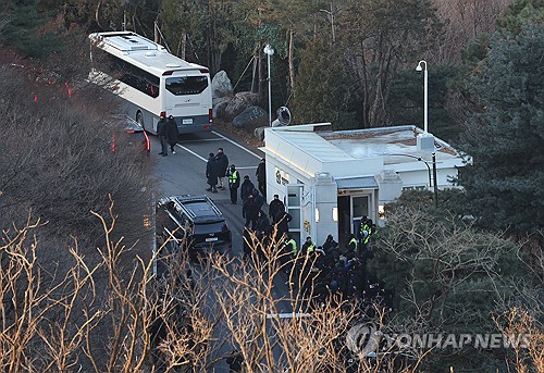 경호처 '尹영장 저지' 사실상 무너져…경호관들 대기동 머물러