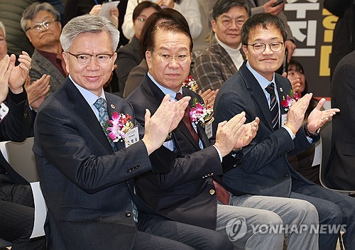 의협 신년하례회에 여야 대거 참석…"대화·타협" 한목소리