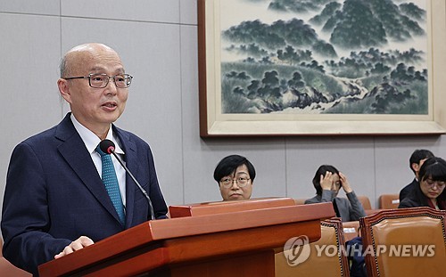 '尹방어권 보장' 안건 철회 요구에…인권위원장 "권한 없다"