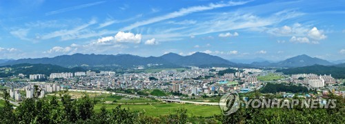 [지방소멸 경고등] 장학금에 해외 연수비도…대학생들 모셔야 산다