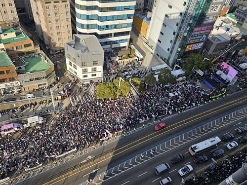 부산서 탄핵 찬반 집회 각각 열려…마찰 없이 종료