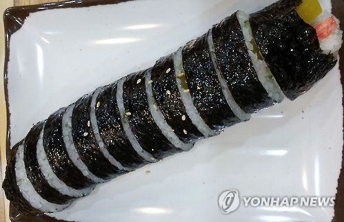 "배고파서" 편의점 직원 흉기 위협해 김밥 빼앗은 20대 집행유예