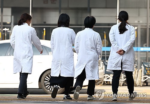 요지부동 전공의·대화거부 의협…정부 손짓에도 의료계 '싸늘'