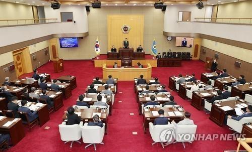 충북도의회, 청주공항 안전강화·민간활주로 신설 건의안 채택