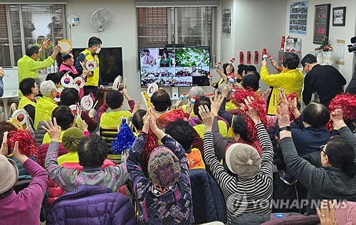 원격으로 노래하고 운동하고…광명시 '스마트 경로당' 개소