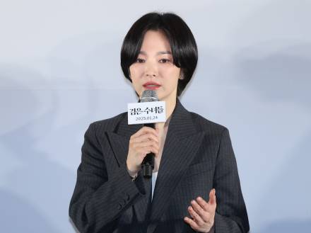 ‘검은 수녀들’ 송혜교 “첫 흡연 연기, 촬영 6개월 전부터 담배 배워…연습 많이 했다”