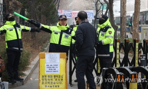 폭력난동 후 첫날 서부지법 재판…방청금지·삼엄경비 '썰렁'