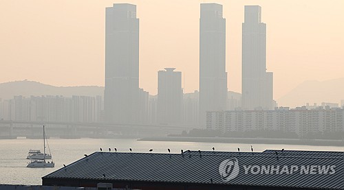 화요일도 전국 미세먼지 뒤덮여…올겨울 첫 '비상저감조치' 전망