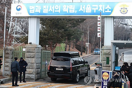 공수처, '조사불응' 尹대통령 조사실로 강제구인 시도 중