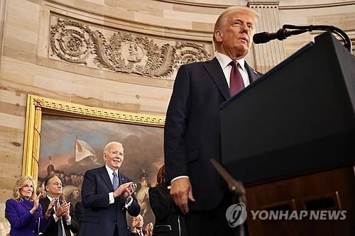 [트럼프 취임] 日정부 "미일 협력이 세계 평화·안정에 기여…조속히 정상회담"